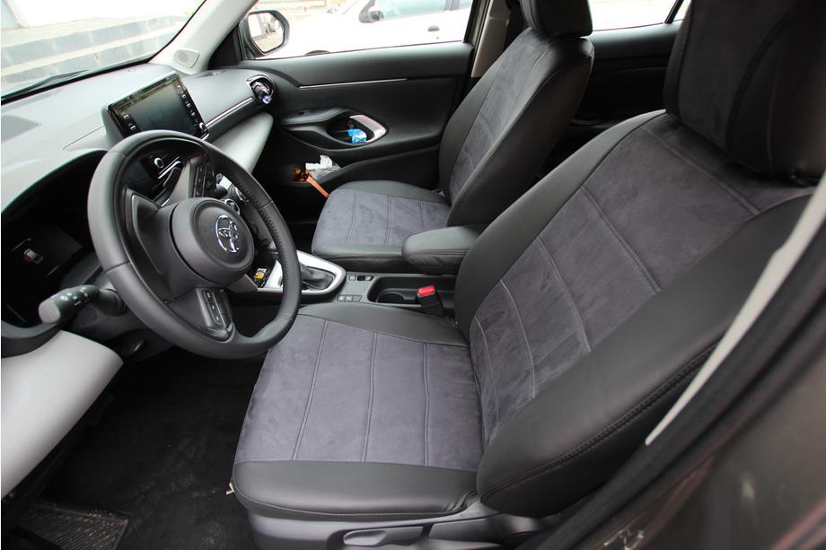 Toyota Yaris/Yaris Cross (XP210) 2020– Sätesskydd i konstläder+tyg+Alcantara Antara A001 (komplett sats för hela kupén) Foto 6