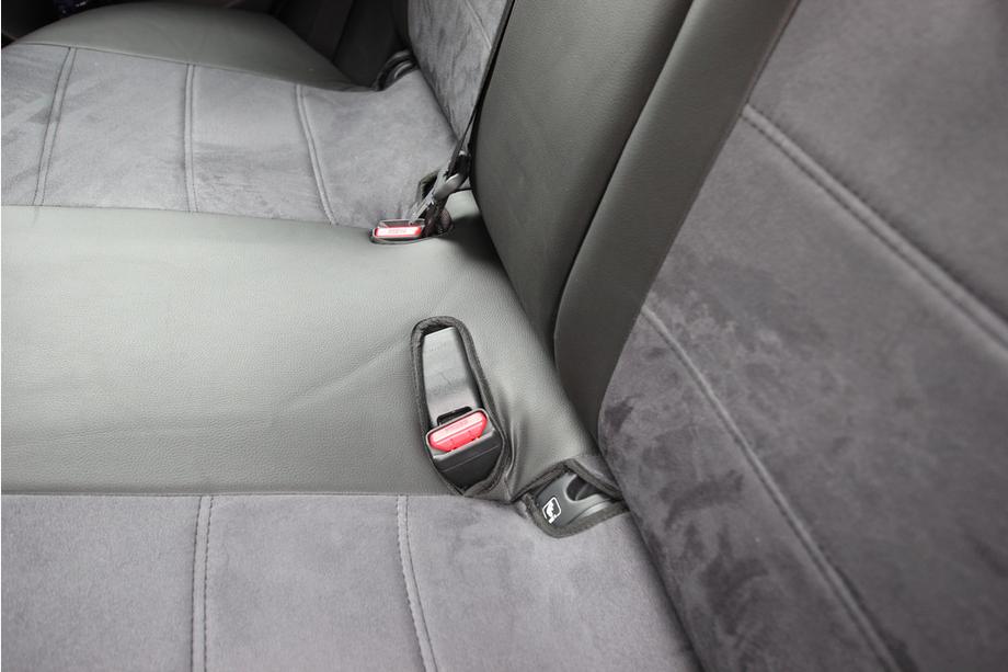 Toyota Yaris/Yaris Cross (XP210) 2020– Sätesskydd i konstläder+tyg+Alcantara Antara A001 (komplett sats för hela kupén) Foto 11