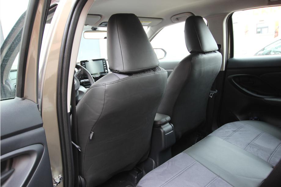 Toyota Yaris/Yaris Cross (XP210) 2020– Sätesskydd i konstläder+tyg+Alcantara Antara A001 (komplett sats för hela kupén) Foto 14