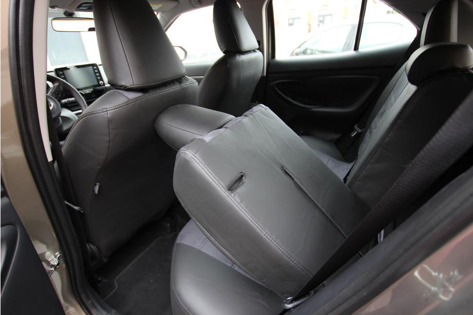 Toyota Yaris/Yaris Cross (XP210) 2020– Sätesskydd i konstläder+tyg+Alcantara Antara A001 (komplett sats för hela kupén) Foto 13