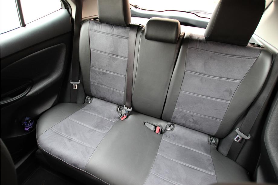 Toyota Yaris/Yaris Cross (XP210) 2020– Sätesskydd i konstläder+tyg+Alcantara Antara A001 (komplett sats för hela kupén) Foto 4