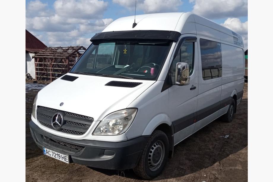 Mercedes Sprinter W906 2006–2018 Solskärm för vindruta med ram V2 (svart blank, 5 mm) Foto 1