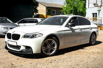 BMW 5-serien F10/F11 2010–2016 Frontläpp till främre stötfångare OmsaLine (svart) foto 4