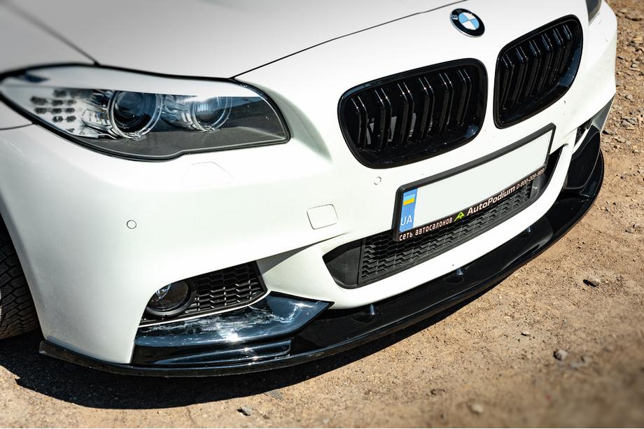 BMW 5-serien F10/F11 2010–2016 Frontläpp till främre stötfångare OmsaLine (svart) Image