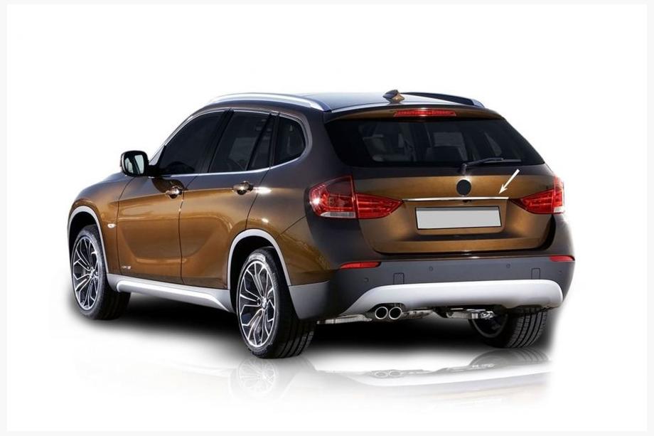 BMW X1 E84 2009–2015 Rostfri list ovanför registreringsskylten Image