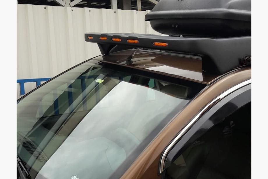 Dacia Duster 2008–2018 Vindrutevisir V1 (LED, matt svart) Image