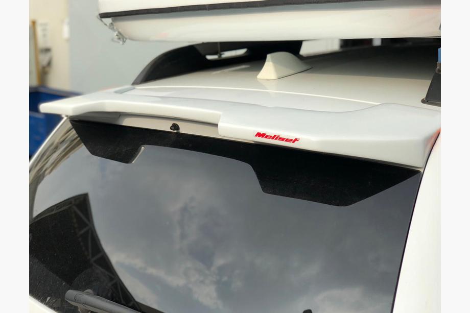 Dacia Duster 2018–2024 Meliset V1 spoiler (för lackering) Image