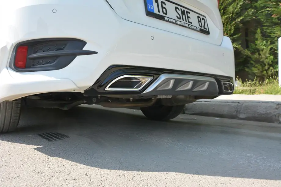 Honda Civic Sedan X 2016–2021 Diffusor till bakre stötfångare (Meliset, i färg) Image