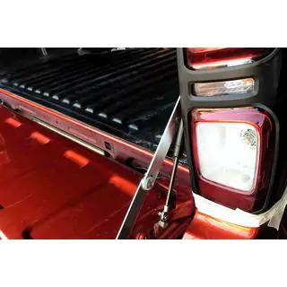 Gasfjädrar till baklucka Isuzu D-Max 2019– foto 2