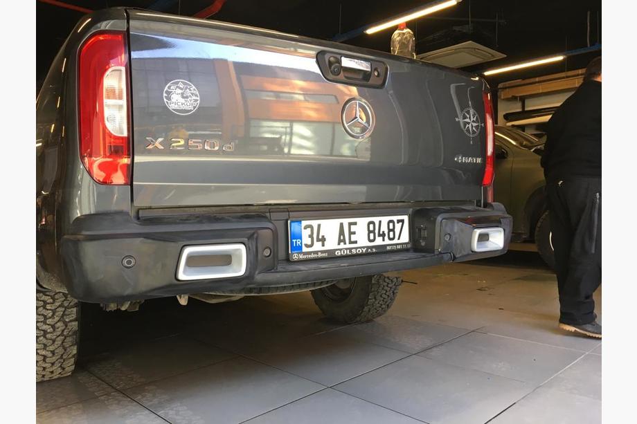 Mercedes X class 2017–2020 Bakre diffusor (matt svart) Image