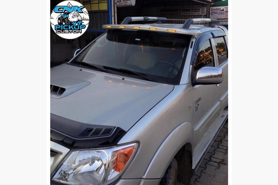 Toyota Hilux 2015– Solskärm för vindrutan (Meliset LED) Image