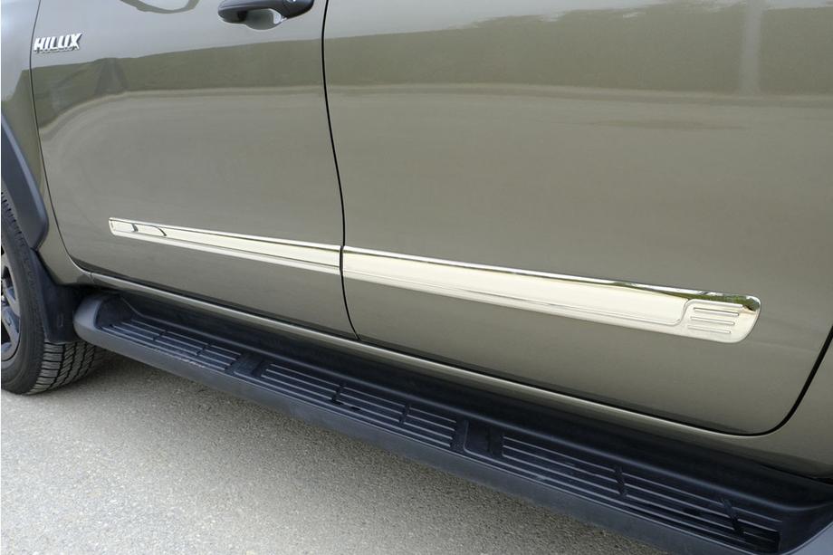 Toyota Hilux 2015– OmsaLine listkåpor (4 st, rostfritt stål) Image