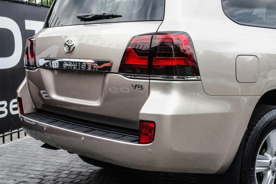 Toyota Land Cruiser 200 2007–2021 Bakljus 2007-2015 V2 (design 2016+) Image