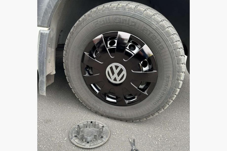 Volkswagen Crafter 2006–2016 Svarta hjulsidor i ABS (1-ring, set 4 st) Image