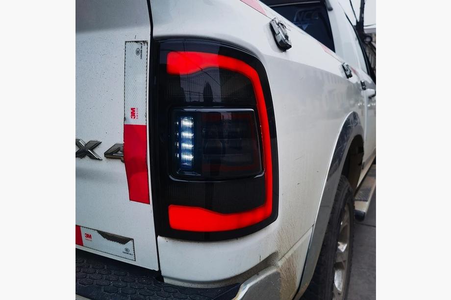 Dodge RAM (DT) 2018– Baklyktor TRX Image