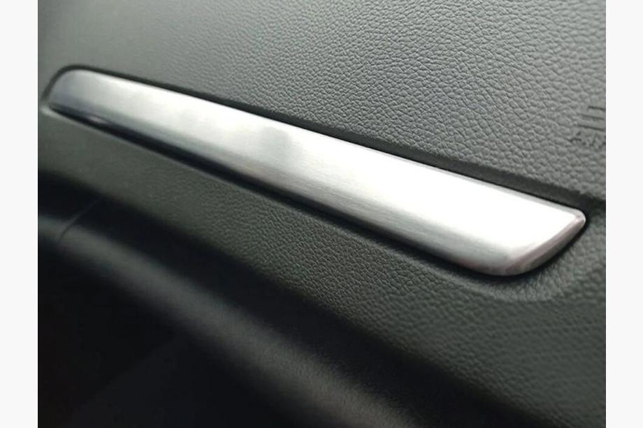Renault Megane IV 2016–2025 Dekorlist för instrumentpanelen i kupén (1 st, rostfritt stål) Image