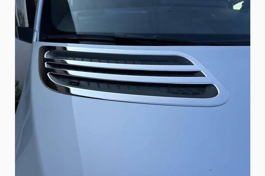 Mercedes Sprinter W907/W910 2018– OmsaLine kromlist för luftintag (2 st., rostfritt stål) Image