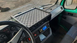 Mercedes T1 (207-410) 1977–1995 Instrumentbrädshylla (grå med grå söm) foto 2