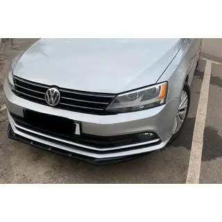 Lip frontläpp till främre stötfångare (2010-2018, blank svart) foto 1