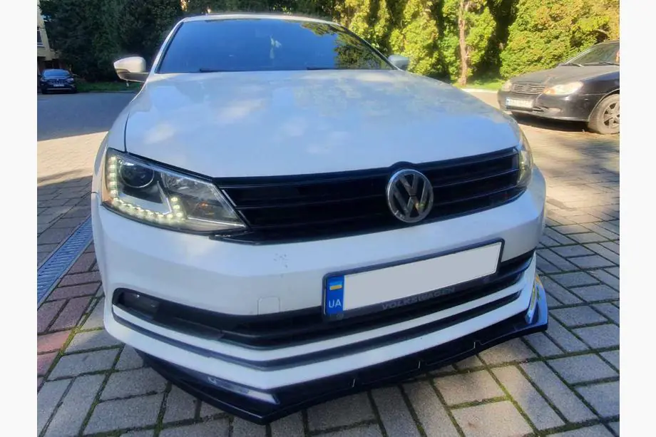 Volkswagen Jetta 2011–2018 Lip frontläpp till främre stötfångare (2010-2018, blank svart) Foto 8