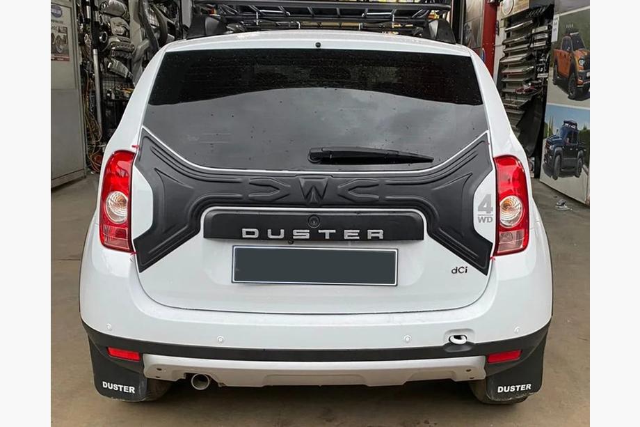 Renault Duster 2008–2017 Plastlist för bagagelucka Image