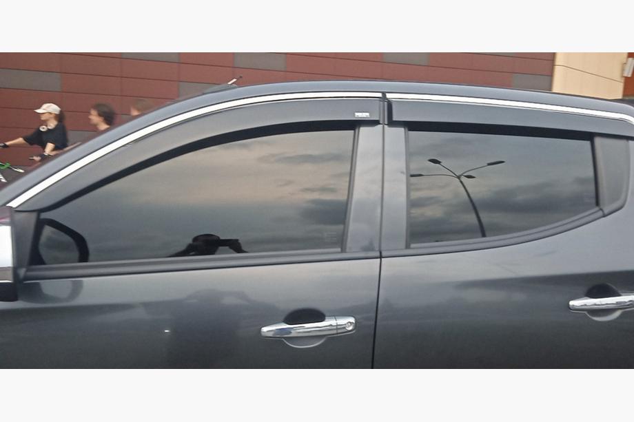 Fiat Fullback 2016– Vindavvisare med kromlist (4 st, Niken) Image