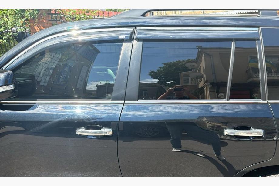 Toyota Land Cruiser 200 2007–2021 Vindavvisare med kromlist (4 st, Niken) Image