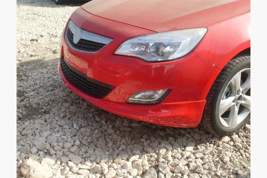 Opel Astra J 2009–2015 Främre nedre läppspoiler 2010-2012 (för lackering) Image