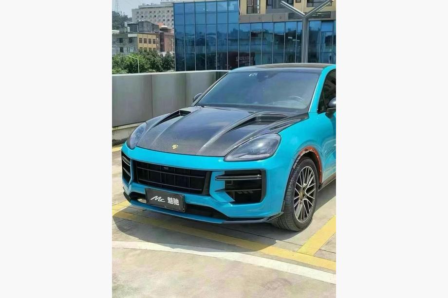 Porsche Cayenne 2018– Motorhuv (kolfiber) Foto 4