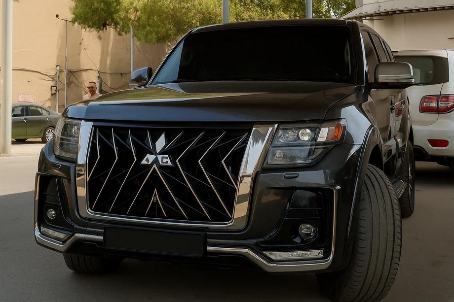 Mitsubishi Pajero Wagon IV 2006–2021 Bodykit Black Hawk Image