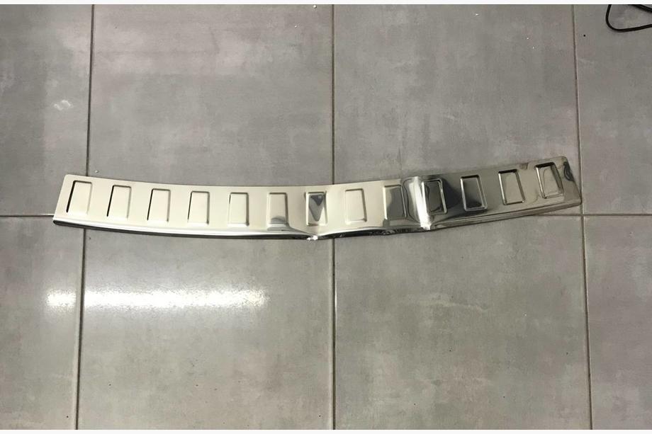 Volkswagen Golf 5 2003–2009 NEDSATT! Kromlister för bakre stötfångare Carmos SW Image