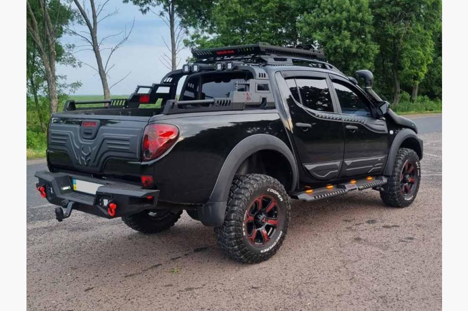 Mitsubishi L200 2006–2015 Övre dörrlister (4 st, ABS) Foto 8