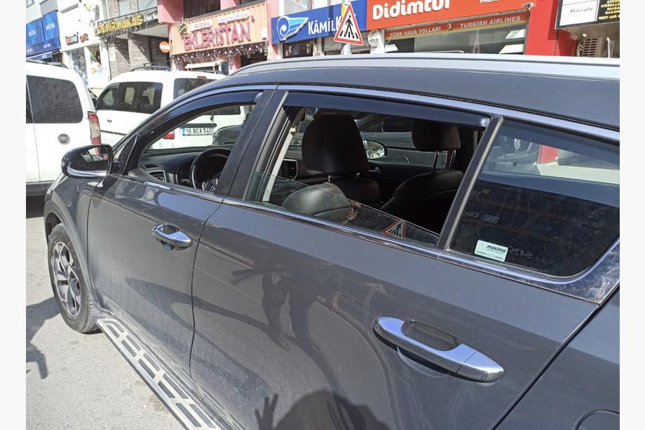 Kia Sportage 2015–2021 In-channel vindavvisare för sidorutor (Esa, 4 st) Image