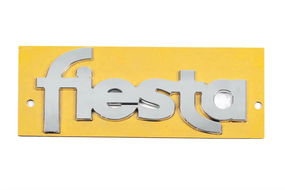 Ford Fiesta 1995–2001 Fiesta emblem YS61B42528AA (117 mm x 52 mm) Foto 1