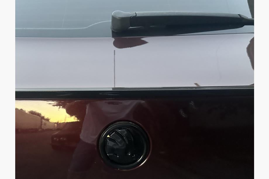 Skoda Svart emblem 5JA853621 (89 mm) Foto 1