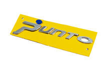 Fiat Punto Grande/EVO 2006–2018 Punto-emblem för Grande (blå punkt, 1518a) foto 2
