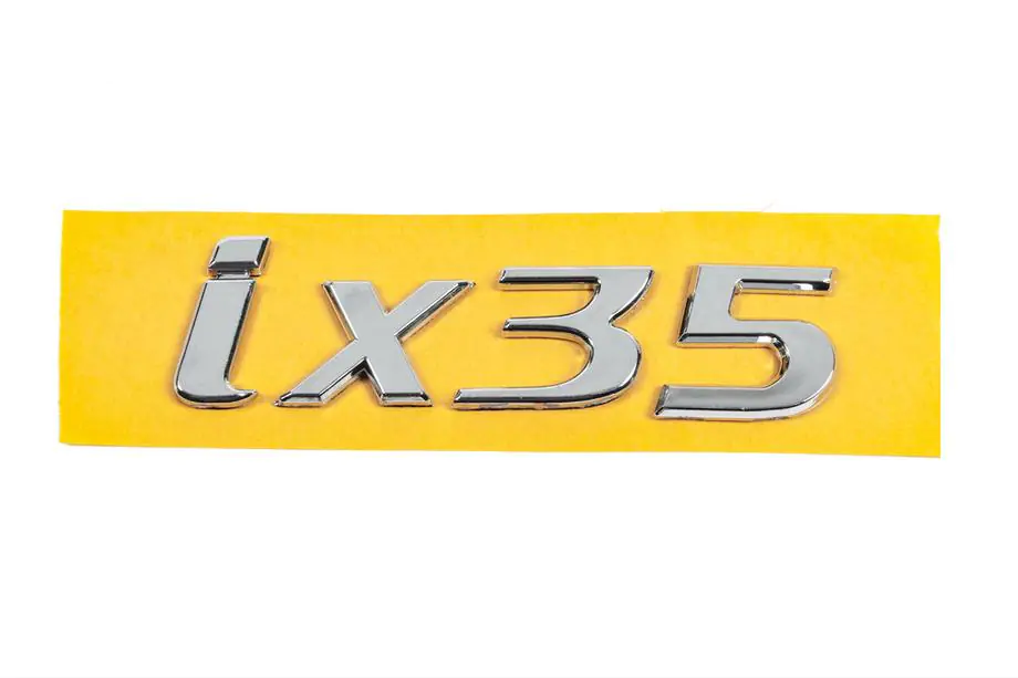 Hyundai IX-35 2010–2015 IX35 emblem/modellbeteckning 86310-2S010 (135 x 37 mm) Image