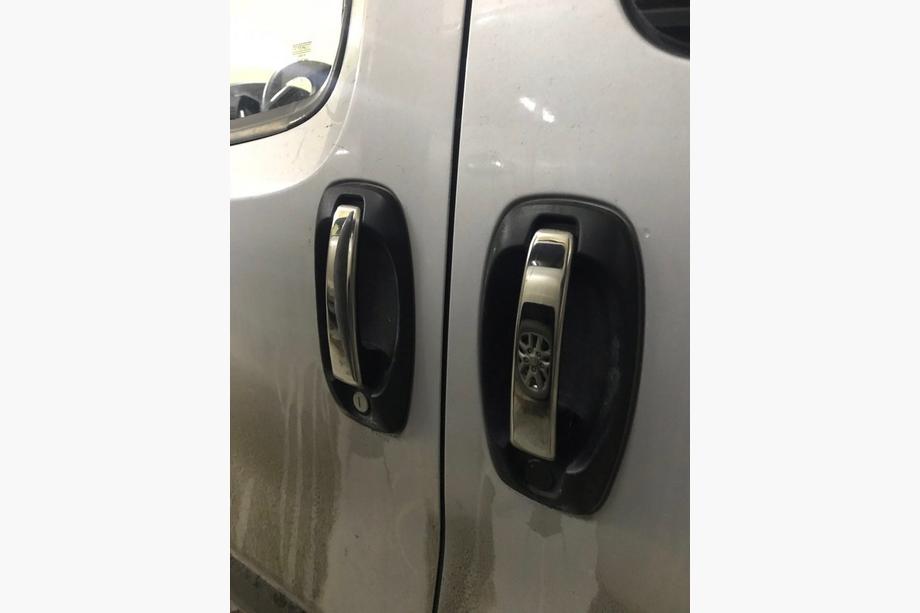 Peugeot Bipper 2008–2017 Dörrhandtagskåpor (4 st, rostfritt stål) Carmos - turkiskt stål Image