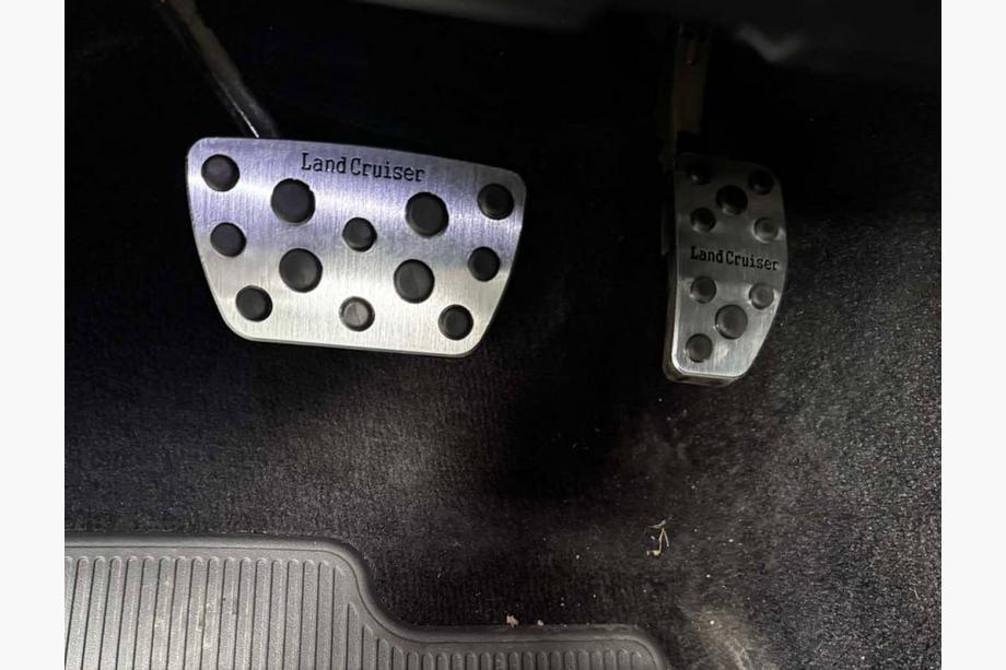 Toyota Land Cruiser 200 2007–2021 Pedalöverdrag 2016+ (set) Foto 1