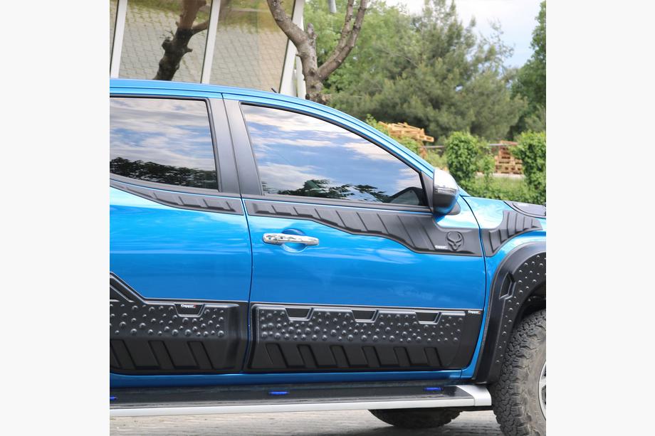 Mitsubishi L200 2015–2024 Övre dörrlister 2019+ (6 st, ABS) Image