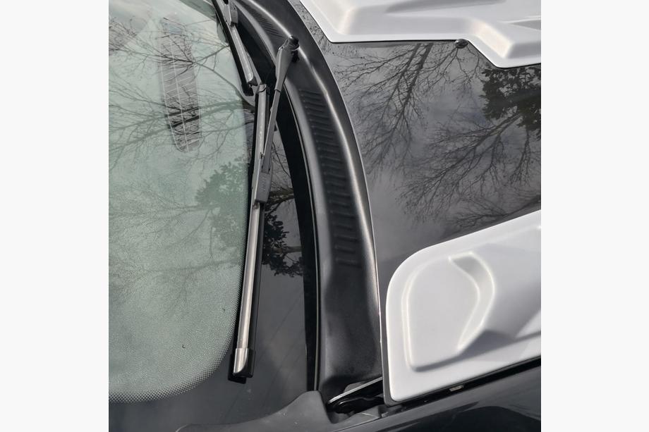 Dacia Duster 2008–2018 Kåpa till torpedplåt (ABS) Foto 2