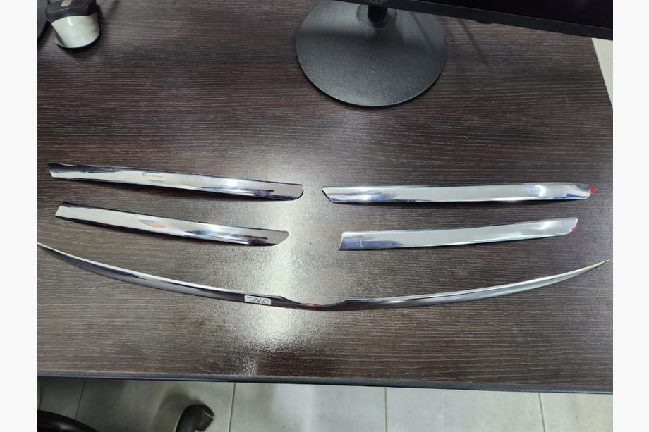 Mercedes ML W163 1997–2005 NEDSATT! Krom grillkantlister Image
