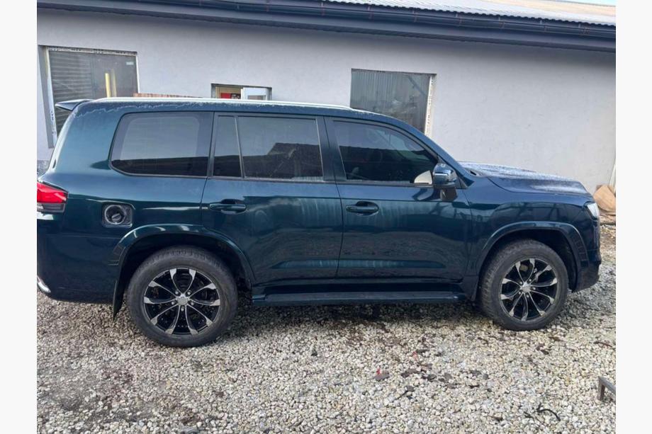 Toyota Land Cruiser 200 2007–2021 Restylingkit för LC 300 High-Line (komplett sats) Foto 12