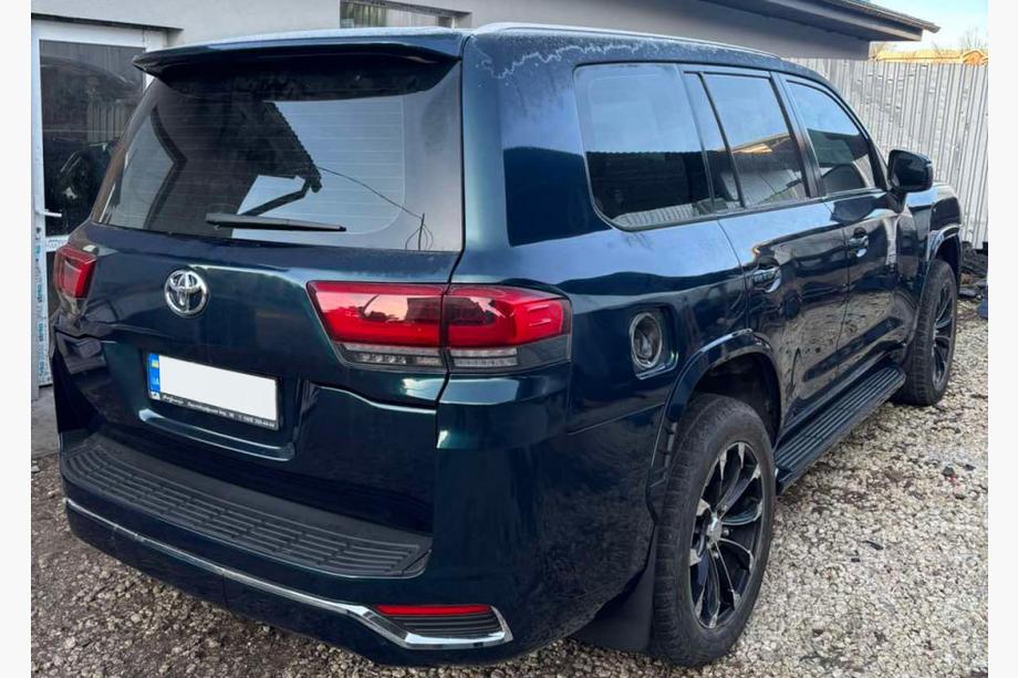 Toyota Land Cruiser 200 2007–2021 Restylingkit för LC 300 High-Line (komplett sats) Foto 10