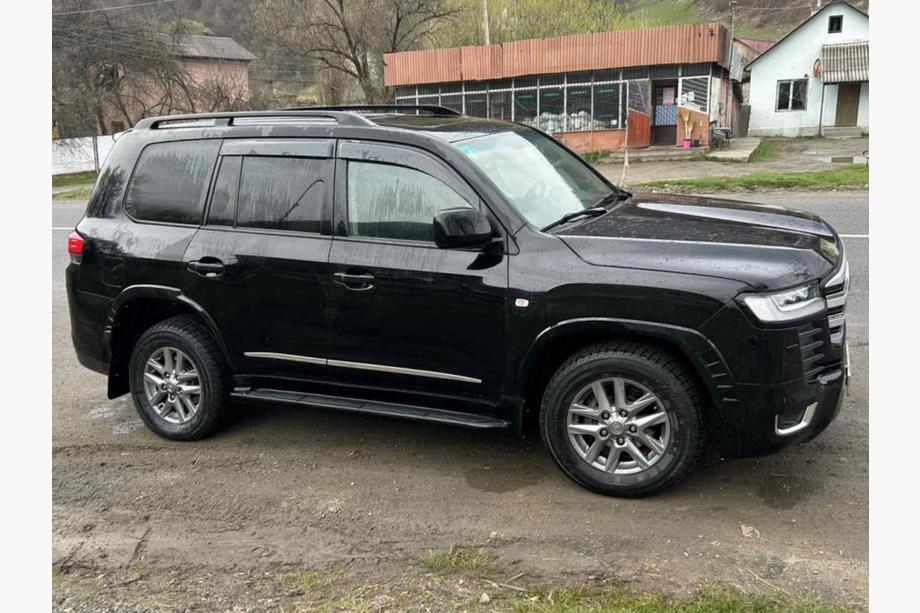 Toyota Land Cruiser 200 2007–2021 Restylingkit för LC 300 High-Line (komplett sats) Foto 5