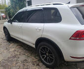 Volkswagen Touareg 2010–2018 Vindavvisare för fönster med kromlist (4 st, Niken) foto 1
