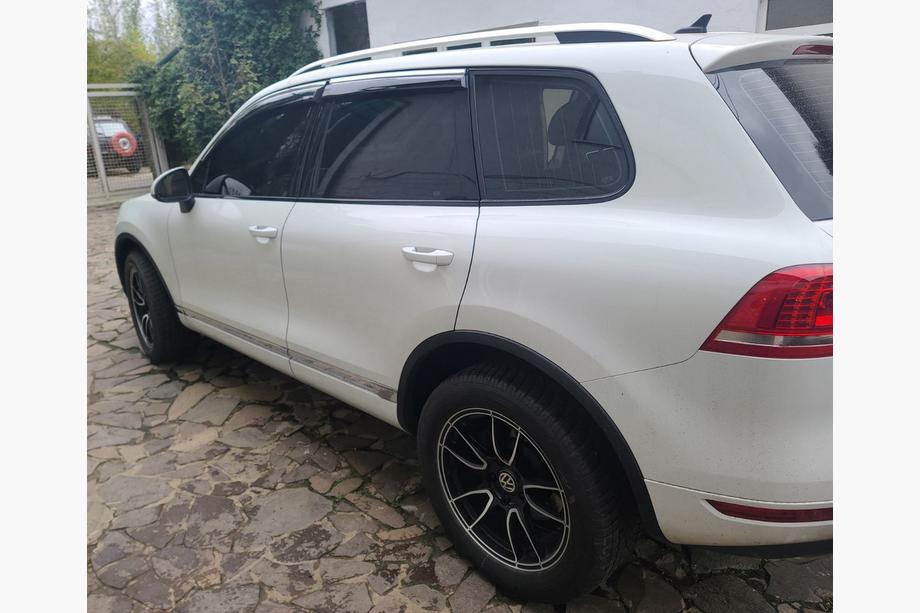 Volkswagen Touareg 2010–2018 Vindavvisare för fönster med kromlist (4 st, Niken) Image