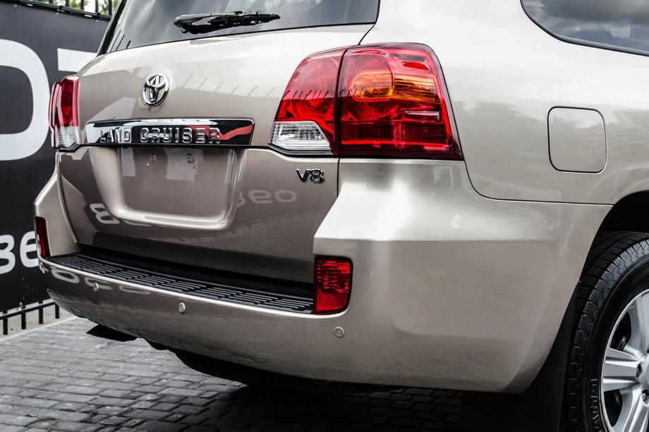 Toyota Land Cruiser 200 2007–2021 Baklyktor 2007-2015 (OEM) Image