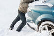 Vad gör du om bilen fastnar i snön? foto 1