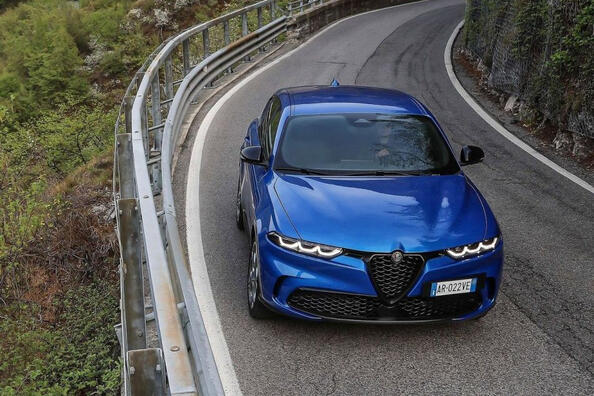 Test av crossovern Alfa Romeo Tonale
